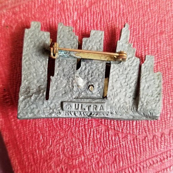 Relisted -Vintage couple in the city brooch Ultra silver gol - Picture 5 of 6